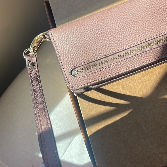 Michael Kors wristlet - Picture 4 of 4